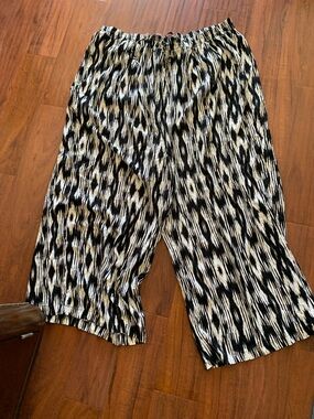 Torrid 5X Black and White Striped Rayon wide leg l pants,